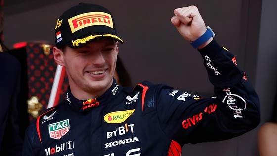 Verstappen, F1'de tarihe geçti