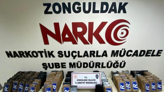 Uyuşturucu ele geçirilen geminin mürettebatı tutuklandı