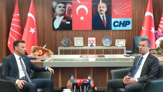 Özgür Özel: İstanbul'daki delegelerimizin verdiği bir mesaj var