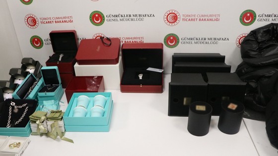 3,5 milyon TL'lik kaçak lüks eşyaya el konuldu