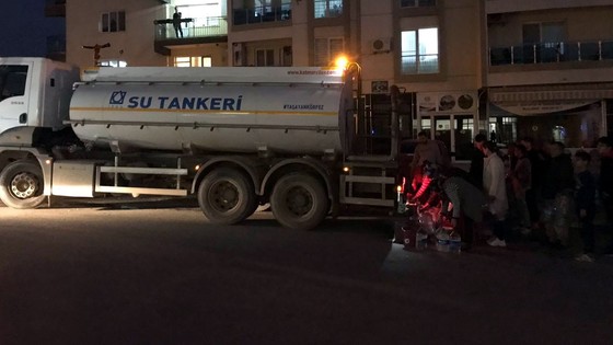 İzmir'in o ilçesinde 3 gündür su yok, tankerler devrede!