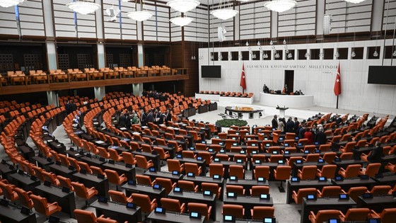Bütçe görüşmeleri yarıda kesildi