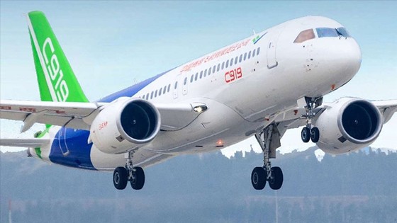 Çin’in yerli üretim yolcu uçağı C919, düzenli seferlere başladı