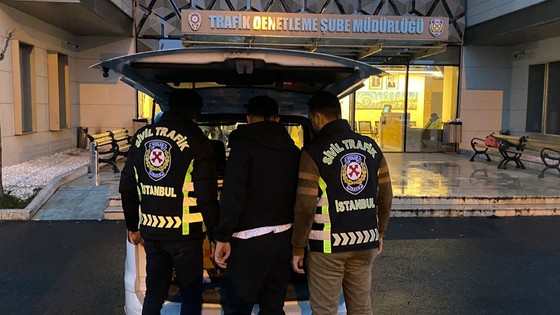 Kadıköy'de drift yapan sürücünün ehliyeti iptal edildi