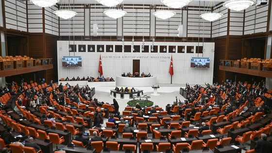 Merkez sağda yeni bir parti için düğmeye basıldı