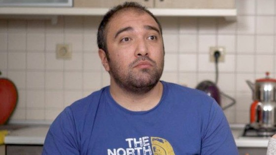 Gösteri esnasında sahneden düşmüştü: Komedyen Özgür Turhan kimdir, kaç yaşındadır?