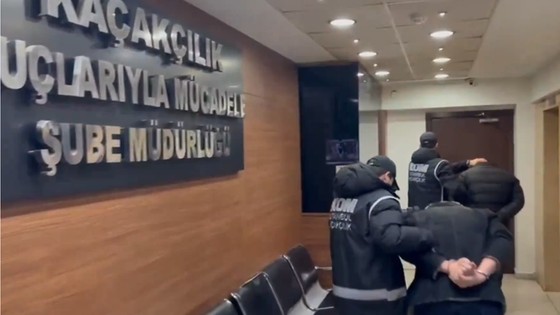 İstanbul'da "Mahzen 23" operasyonu: Kırmızı bültenle aranan 2 kişi yakalandı