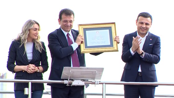 İmamoğlu, mazbatasını aldı
