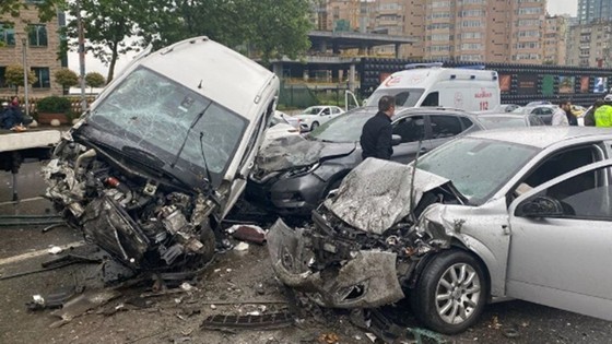 Beşiktaş’ta zincirleme trafik kazası: Yaralılar var