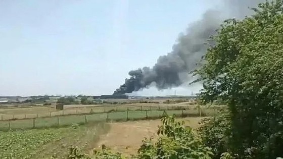 Silivri'de boya fabrikasında yangın çıktı: Çok sayıda ekip olay yerinde