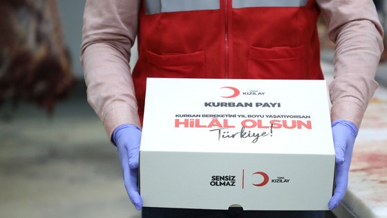 Türk Kızılay, 41 aşevi ile günde 50 bin kişiye yemek dağıtıyor