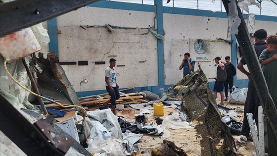 İsrail, Refah'ta bir okulu vurdu
