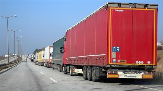 Türk TIR'ları Çin Seddi'ni aşamıyor!