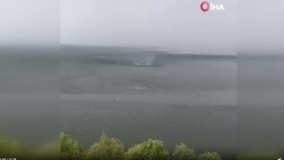 Küçükçekmece gölünde hortum oluştu! O anlar kameralara yansıdı