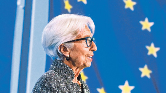 ECB, faizle birlikte büyüme tahminlerini de aşağı çekti