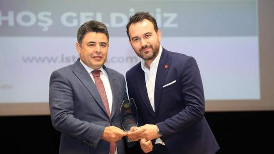 “İşte İş’in 2024” istihdam fuarı İMES OSB Bölge Müdürü Onur Kesici’ye plaket takdim edildi