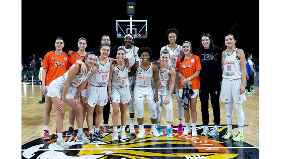 Mersin’i dünyaya açan Çimsa’dan kadın basketboluna büyük destek