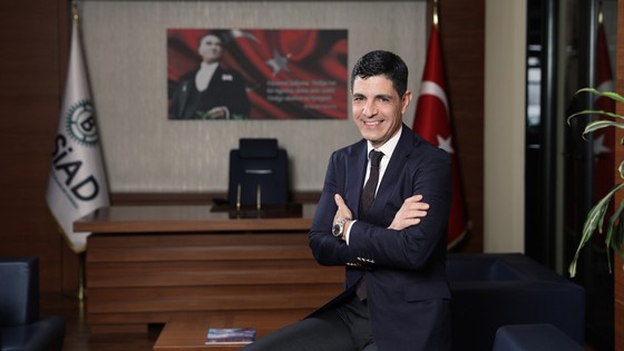 Gençler esnek, işverenler geleneksel değerlere odaklanıyor