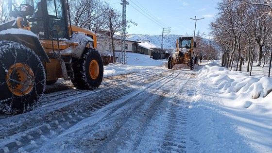 Büyükşehirde kar mesaisi devam ediyor