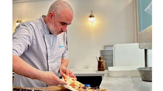 Napolili şeften Napoli pizzaları