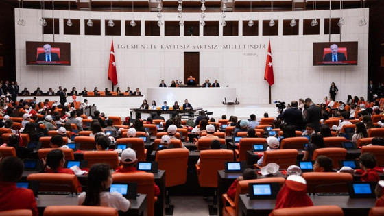 Çocuk yöneticiler ritüeli mi?