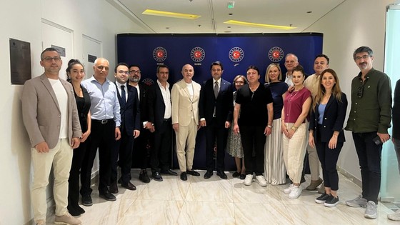 İzmirli gelinlik, damatlık ve abiyecilerin yeni hedefi Dubai pazarı