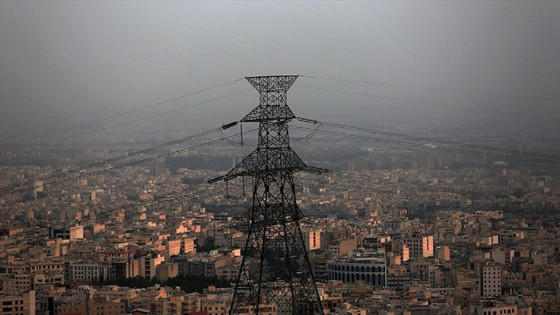 İran'da tasarruf yapmayan binlerce evin elektriğini kestiler