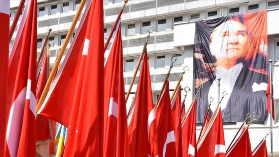 Görevimiz gençliğe sahip çıkarak önünü açmak