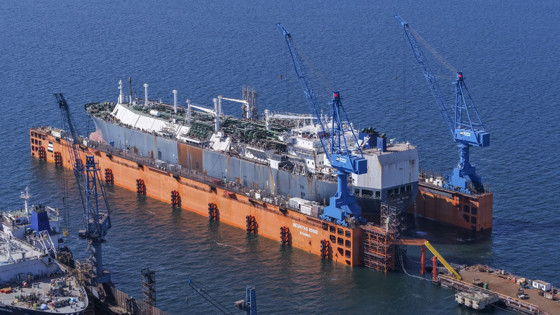 Beşiktaş Tersanesi, yeni 85 bin kaldırma kapasitesine sahip yüzer havuzunda ilk gemisini ağırlıyor