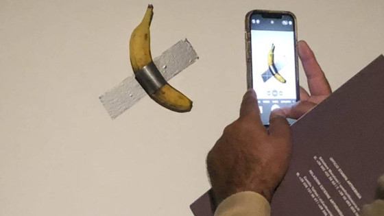 Duvardaki 6.2 milyon dolarlık 'muz' bir kez daha yendi