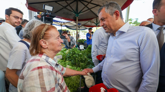 CHP lideri Özgür Özel pazar ziyaretlerinde: 72 yaşındayım, böyle bir şey görmedim