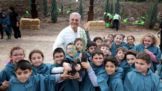ALJ Türkiye Ağaçlandırma Seferberliği’nin ilk adımını 310 bin fidan ile İzmir’de attı