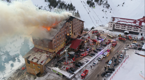 SON DAKİKA: Bolu Kartalkaya Kayak Merkezi'nde otel yangını: 66 kişi öldü, 51 kişi yaralandı (Video) - Resim : 12