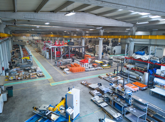 Evdeki buzdolabını satarak atölyesini kurtardı Şimdi 40 ülkeye ihracat yapıyor - Resim : 2