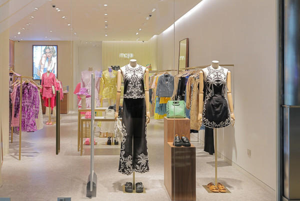 Marka karmasına Fransız Sandro ve Maje ile İtalyan %100 Capri’yi kattı - Resim : 2