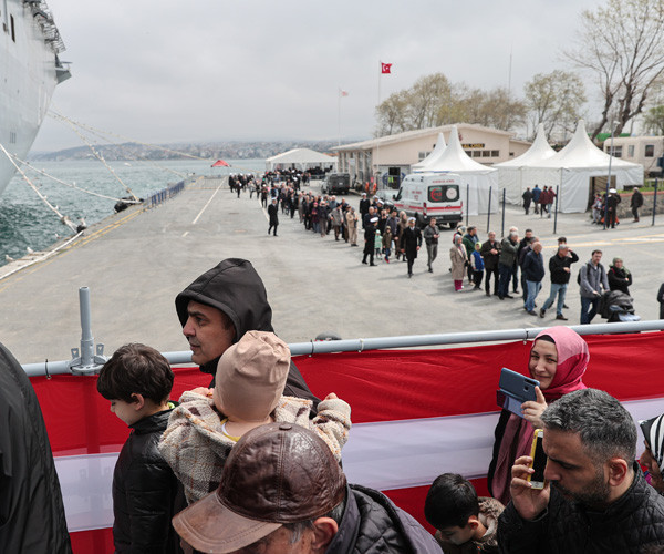 TCG Anadolu ziyaretçi akınına uğradı - Resim : 1