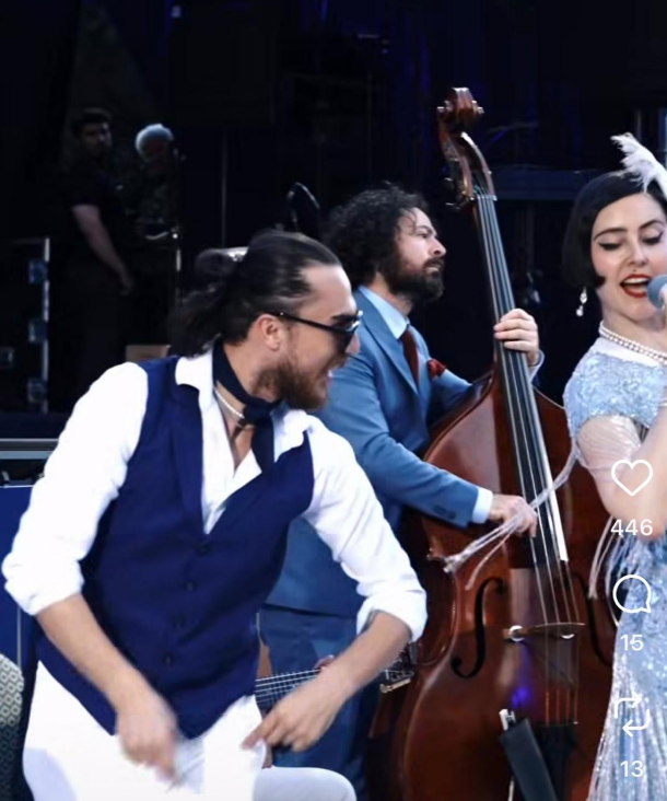 Yılın açılışında “Cocktail Chic” kıyafetimle neler gördüm - Resim : 11