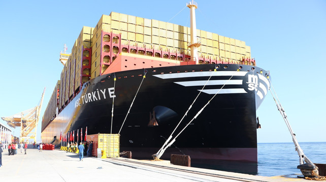 Dünyanın en büyük konteyner gemilerinden "MSC Türkiye" Tekirdağ'a geldi - Resim : 3