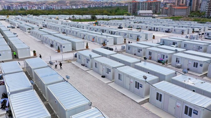 Avrupa’da 8’inci oldu, 10 bin depremzedeye ‘konteyner kent’ kurdu - Resim : 1