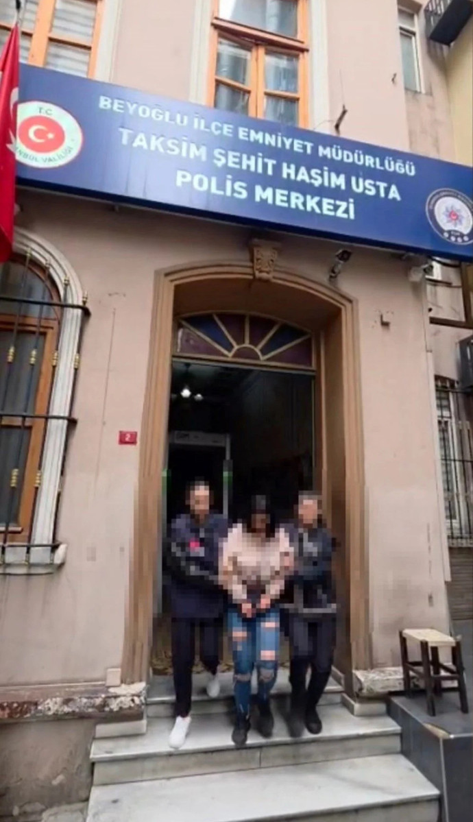 Beyoğlu'nda yangın: Sevgilisi içeri almayınca binayı ateşe verdi - Resim : 3