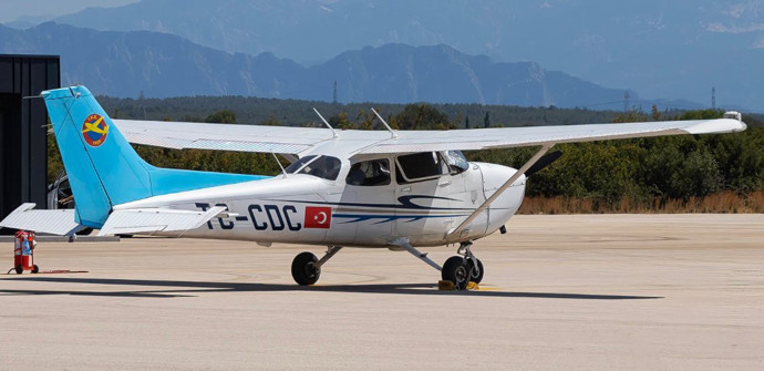 İzmir'de eğitim uçağı düştü: Pilot hayatını kaybetti - Resim : 1