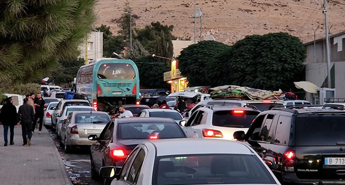 Binlerce Lübnanlı Suriye'de Esed rejiminin boşalttığı şehirlere geliyor - Resim : 3