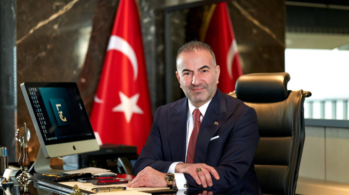 Deriye ‘ceket’le girdi tabakhaneyi kurunca ‘ceket’ten çıkmayı seçti - Resim : 1