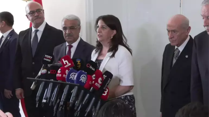 DEM Parti İmralı heyeti, Devlet Bahçeli'yi ziyaret etti - Resim : 1