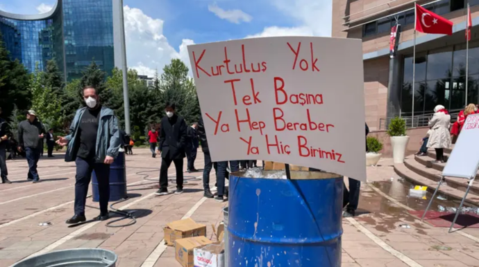 CHP Genel Merkezi’nde "tahliye" gerginliği | Özgür Özel: Buradan çıkmayacağız - Resim : 1