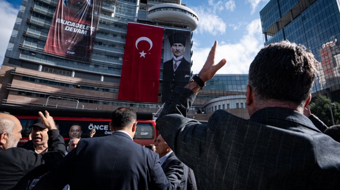CHP Genel Merkezi’nde "tahliye" gerginliği | Özgür Özel: Buradan çıkmayacağız - Resim : 4