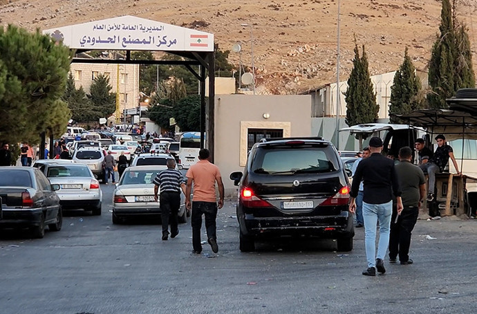 Binlerce Lübnanlı Suriye'de Esed rejiminin boşalttığı şehirlere geliyor - Resim : 2