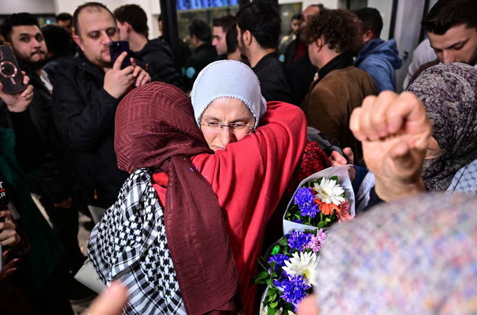 Sumud Filosu'ndaki 15 Türk aktivist İstanbul'a ulaştı - Resim : 2
