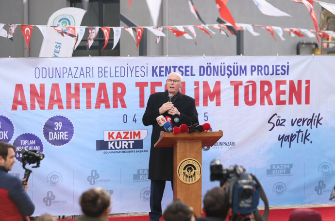 Kurt “Karapınar’da örnek bir kentsel dönüşüm yaptık” - Resim : 1