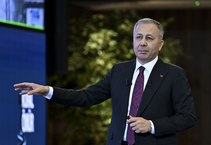 Trafikte yeni dönem: Bakan Yerlikaya cezaları açıkladı... Bunları yapanın ehliyeti gidecek - Resim : 5